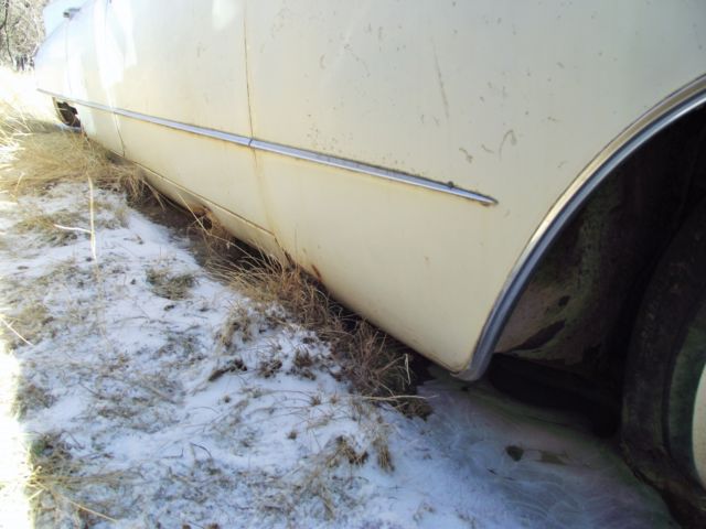 1960 White Cadillac DeVille Sedan