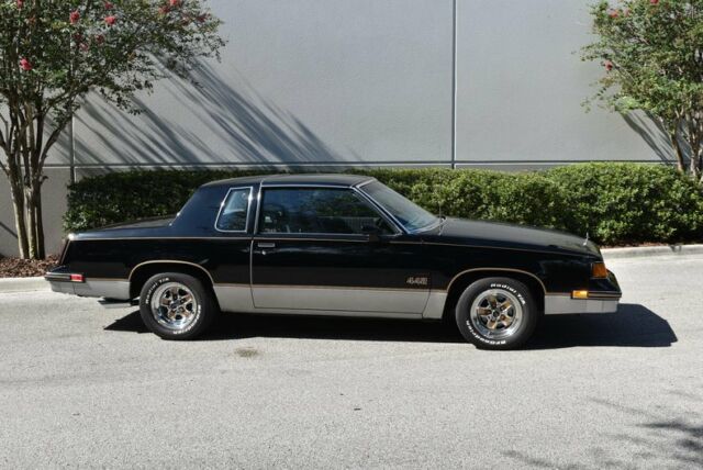 1987 Black Oldsmobile 442 Coupe