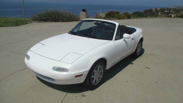1990 White Mazda MX-5 Miata Convertible