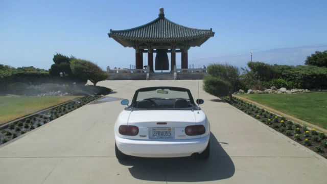 1990 White Mazda MX-5 Miata Convertible