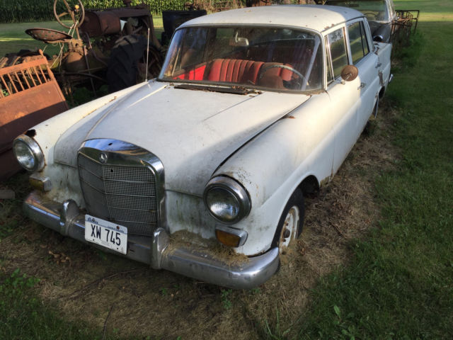 1966 Mercedes-Benz 200-Series