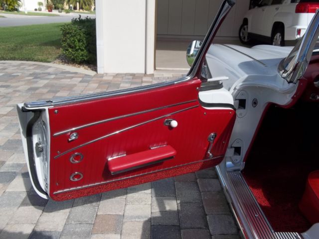 1962 White Chevrolet Corvette Convertible