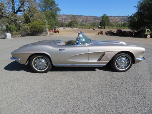 1962 Fawn Biege Metallic Chevrolet Corvette Convertible