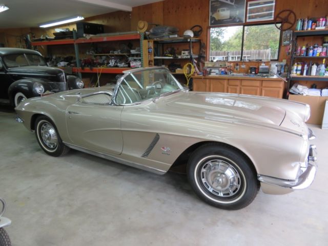 1962 Fawn Biege Metallic Chevrolet Corvette Convertible