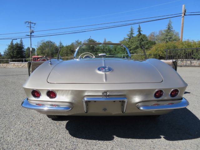 1962 Fawn Biege Metallic Chevrolet Corvette Convertible