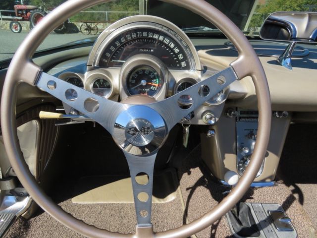 1962 Fawn Biege Metallic Chevrolet Corvette Convertible
