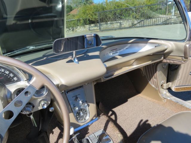 1962 Fawn Biege Metallic Chevrolet Corvette Convertible