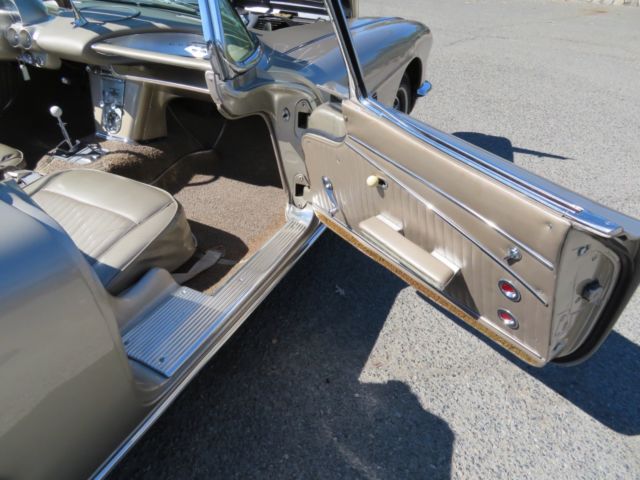 1962 Fawn Biege Metallic Chevrolet Corvette Convertible