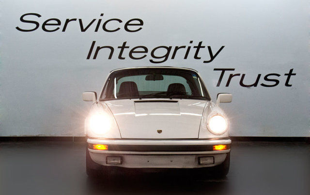 1981 GRAND PRIX WHITE Porsche 911 Coupe
