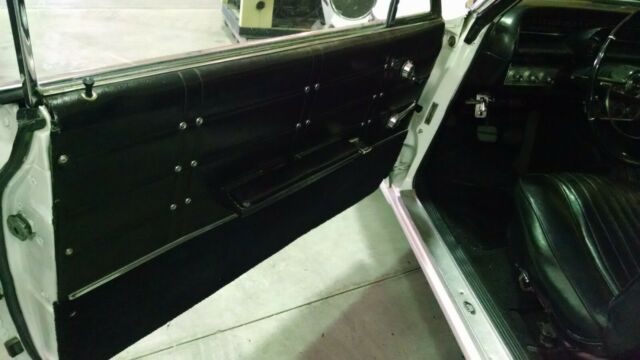 1963 White Chevrolet Impala Coupe