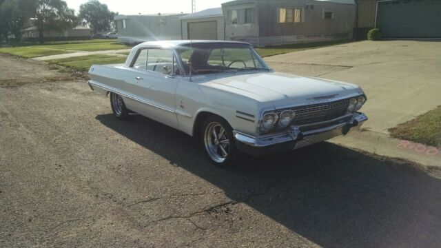 1963 White Chevrolet Impala Coupe