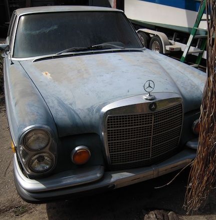 1970 Blue Mercedes-Benz 300-Series Sedan