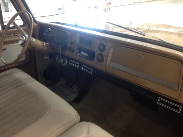 1965 Gold Chevrolet Suburban