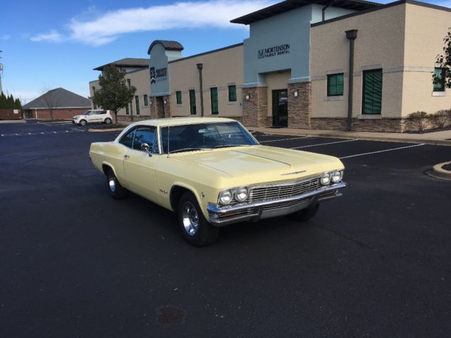 1965 Yellow Chevrolet Impala 2- Door hardtop