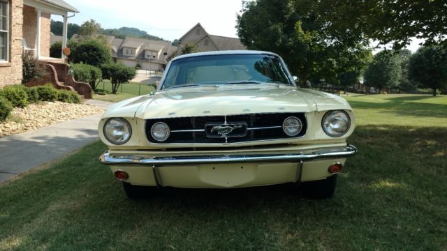 1965 Springtime yellow Ford Mustang Coupe