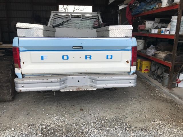 1986 Blue Ford F-250 Regular Cab