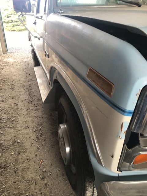 1986 Blue Ford F-250 Regular Cab