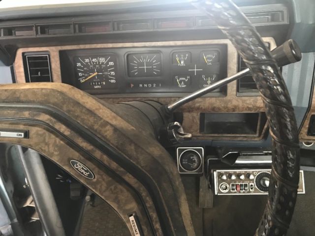 1986 Blue Ford F-250 Regular Cab