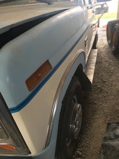 1986 Blue Ford F-250 Regular Cab