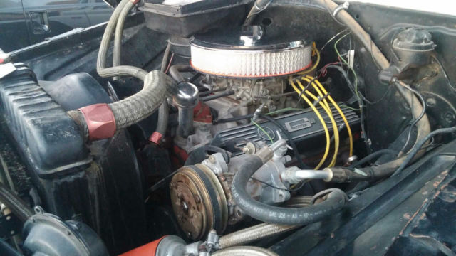 1966 White Chevrolet Suburban SUV