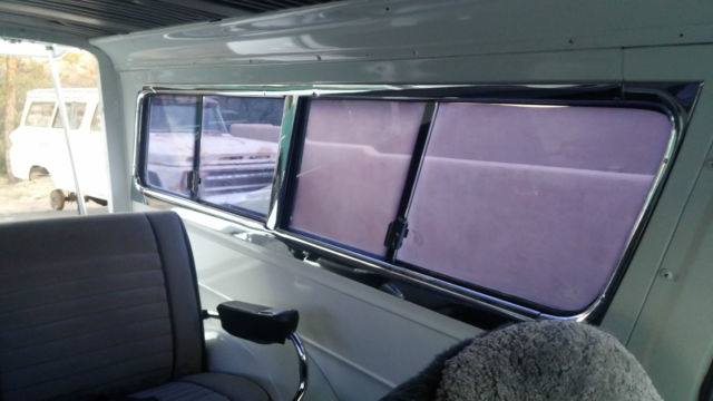 1966 White Chevrolet Suburban SUV