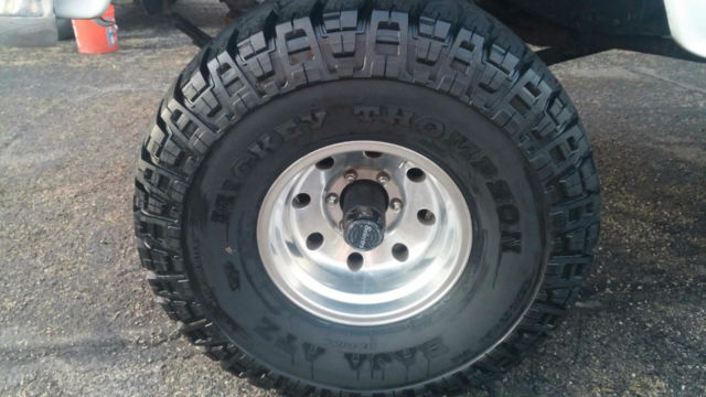 1966 White Chevrolet Suburban SUV