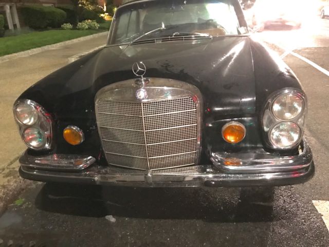 1967 Black Mercedes-Benz 200-Series Coupe