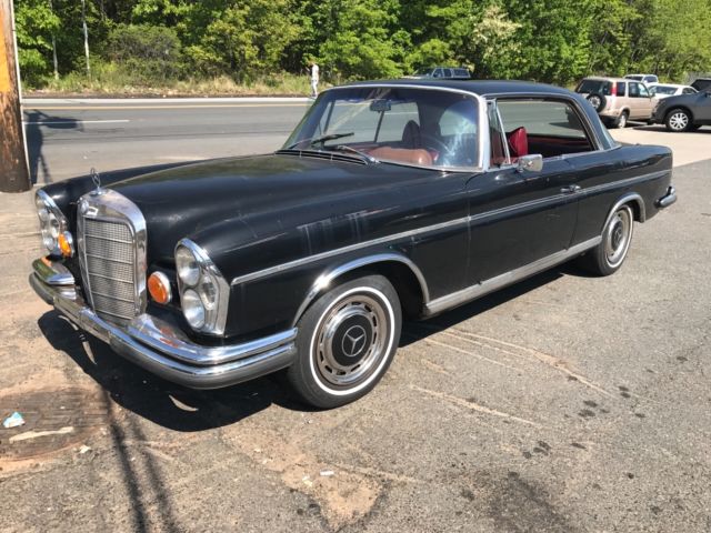 1967 Black Mercedes-Benz 200-Series Coupe