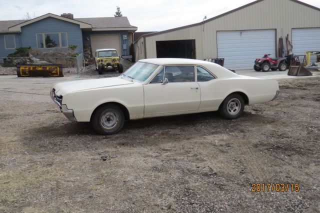 1967 Tan Oldsmobile Cutlass Coupe