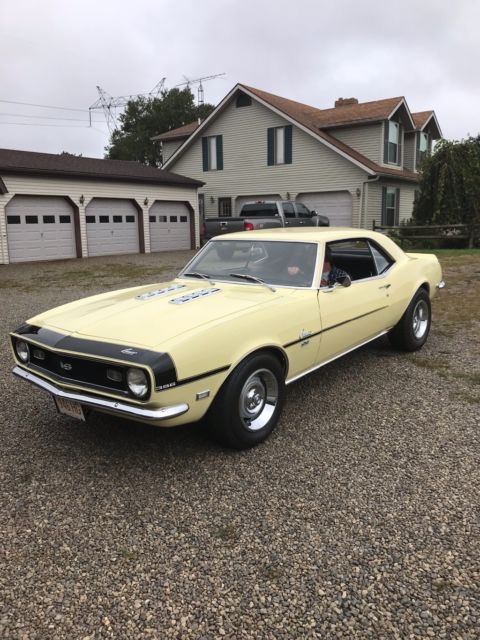 1968 Butternut yellow Chevrolet Camaro Coupe