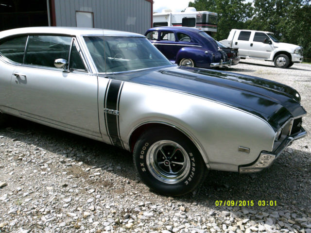19680000 Silver/black Oldsmobile Cutlass Coupe
