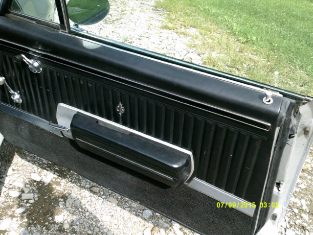 19680000 Silver/black Oldsmobile Cutlass Coupe