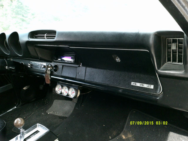 19680000 Silver/black Oldsmobile Cutlass Coupe