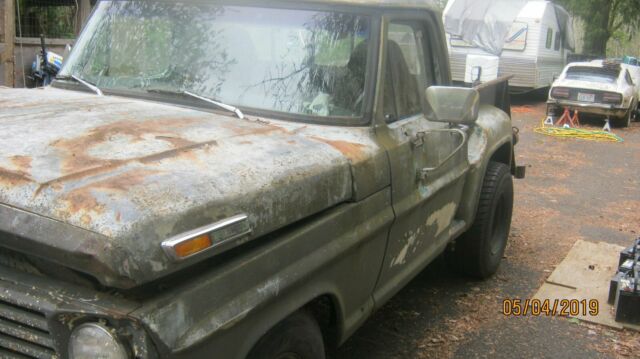 1968 primer Ford F-100 short bed