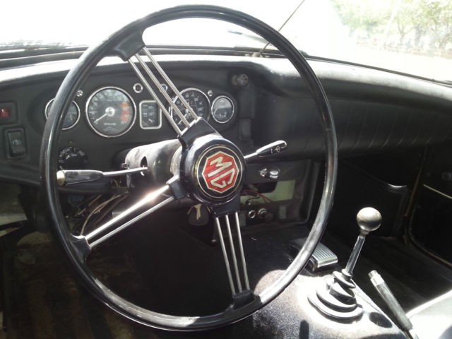 1968 blue MG MGB Convertible