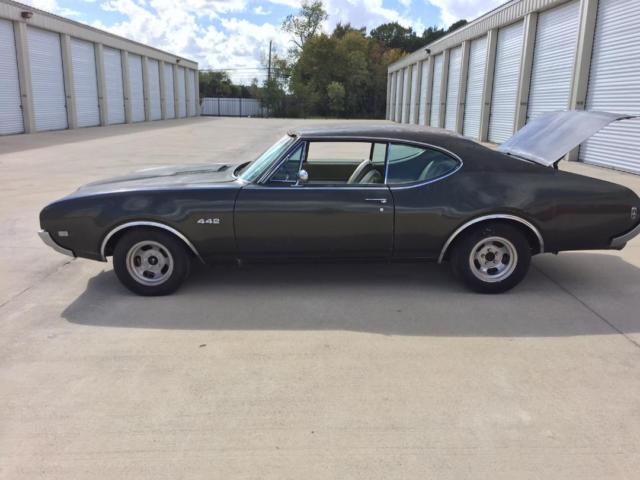 1968 Jade Gold Metallic Oldsmobile 442 Coupe