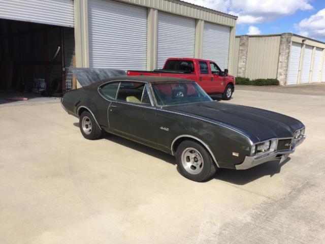 1968 Jade Gold Metallic Oldsmobile 442 Coupe