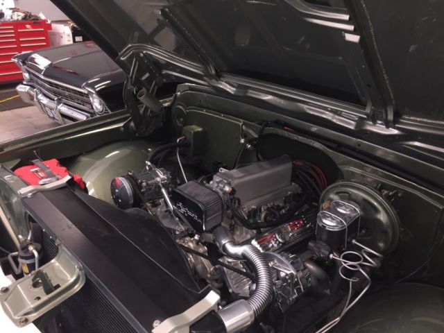 19680000 Green/ White Chevrolet C-10 Standard Cab Pickup