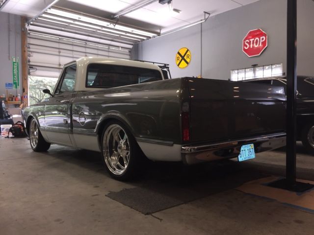19680000 Green/ White Chevrolet C-10 Standard Cab Pickup