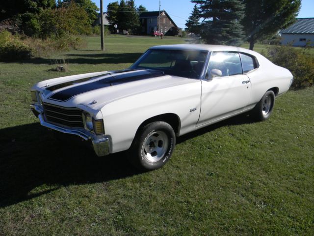 1972 White Chevrolet Chevelle Coupe