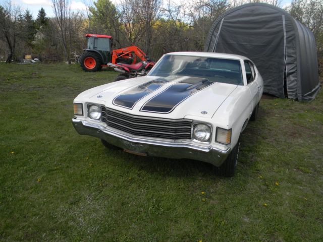 1972 White Chevrolet Chevelle Coupe