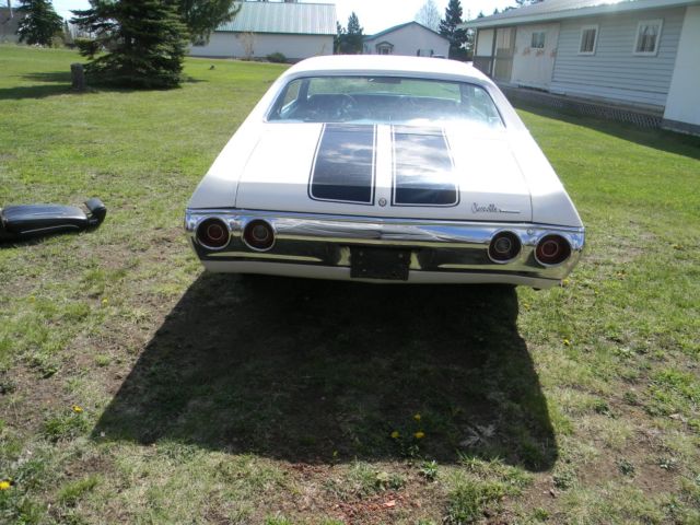 1972 White Chevrolet Chevelle Coupe