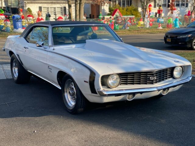 1969 White Chevrolet Camaro Coupe