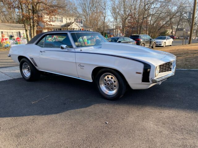 1969 White Chevrolet Camaro Coupe