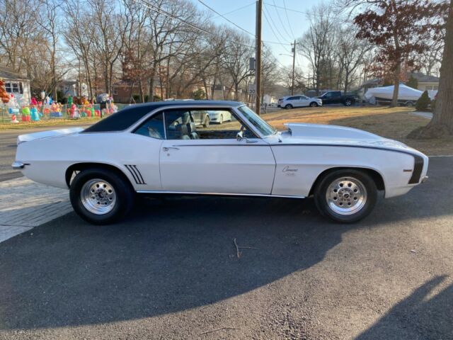 1969 White Chevrolet Camaro Coupe