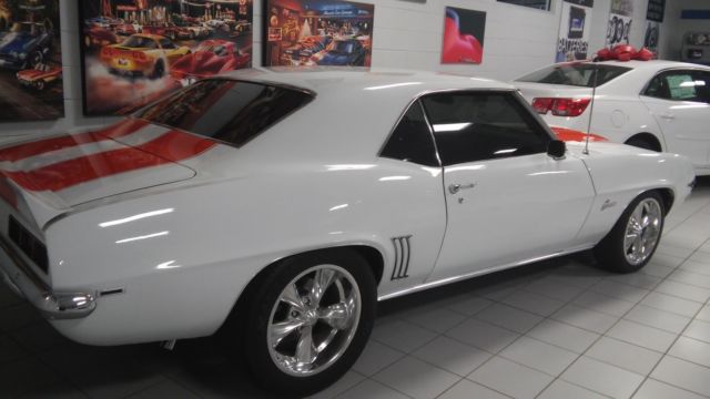 1969 White Chevrolet Camaro Coupe
