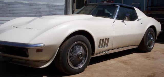 1969 cream Chevrolet Corvette Coupe