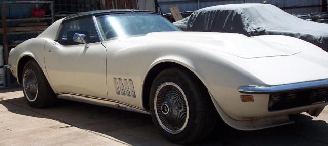 1969 cream Chevrolet Corvette Coupe