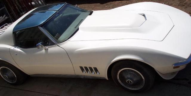1969 cream Chevrolet Corvette Coupe