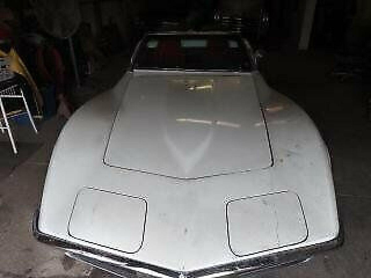 1969 White Chevrolet Corvette Convertible